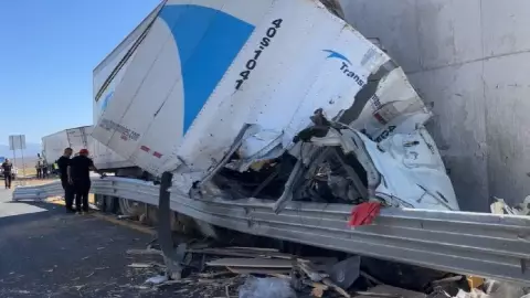 Conductor-de-tráiler-pierde-la-vida-tras-aparatoso-accidente-en-la-autopista-Saltillo-Torreón.jpg