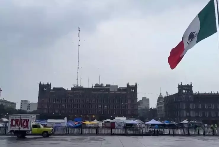 Sheinbaum en el Zócalo: Plantón de la CNTE se reubica por el cierre de campaña