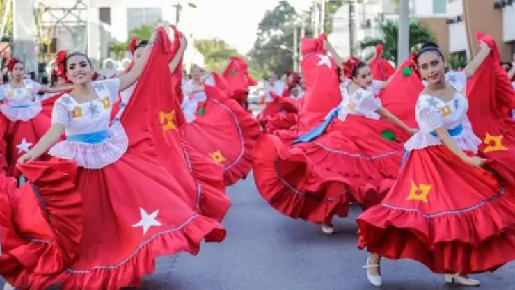desfile de la Revolución Mexicana en Playa del Carmen (1).jpg