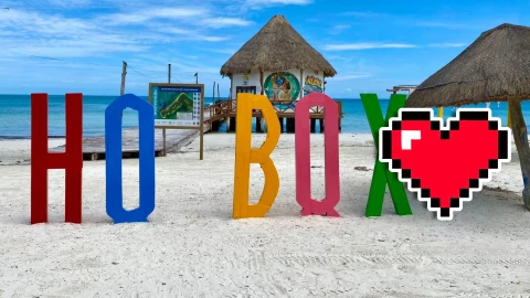 VIDEO_ ¡Aún con algas se ve preciosa! Así lucen las playas de Holbox HOY 2 de diciembre de 2025.webp