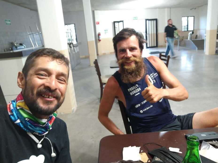 Mexicano cumple su sueño de niño y recorre el país en bicicleta