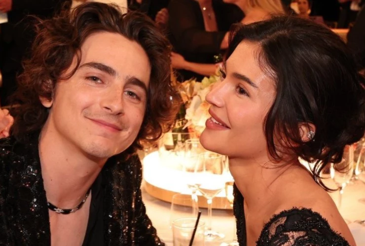 Captan a Timothée Chalamet y Kylie Jenner.png