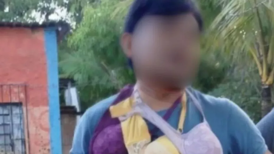 Así atraparon al “ladrón de brasieres” en Veracruz: lo sorprendieron con varias prendas colgadas en el cuello