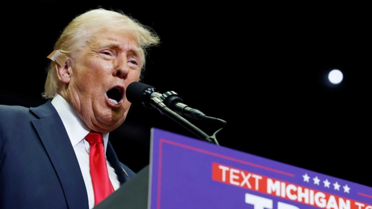 Donald Trump en un mitin político en Michigan
