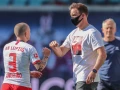 Angeliño festejó debidamente con el cuerpo técnico.