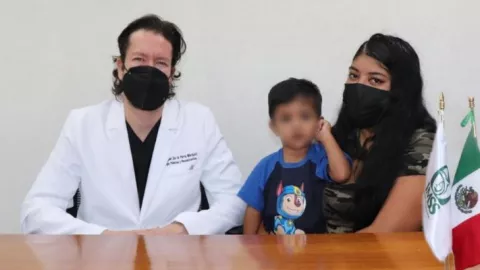 Cirujanos reimplantan dedo a menor