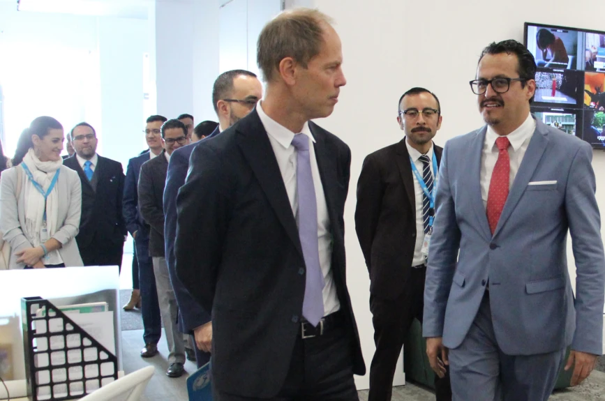 César Montes de Oca, gerente de Juguetón y Christian Skoog, representante de UNICEF en México en redacción de ADN 40