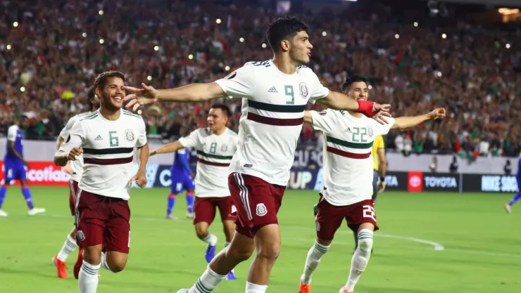 El delantero mexicano Raúl Jiménez durante un encuentro con la selección mexicana. Imagen: Reuters