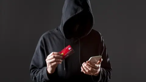 Hacker con celular