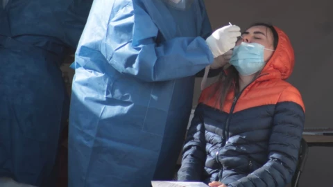 omicron voz ronca síntomas