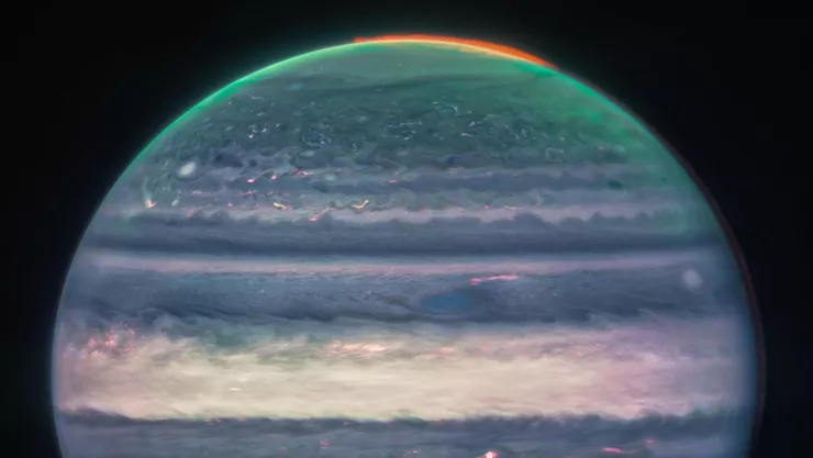 La NASA revela las imágenes más claras del planeta Júpiter, muestra brumas y auroras boreales.jpg