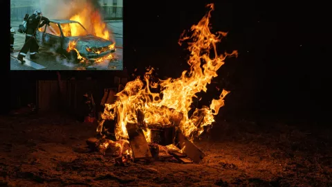 Conductor muere atrapado en su coche en llamas; el impactante momento quedó grabado en video