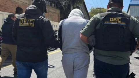 Detención de dos funcionarios de cárcel de Guatemala.