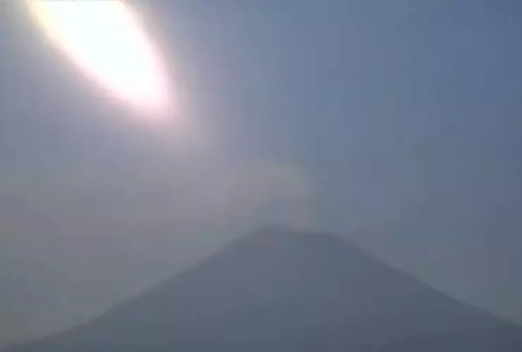 VIDEO_ Captan extraña luz cerca del Popocatépetl ¿Fue un OVNI?