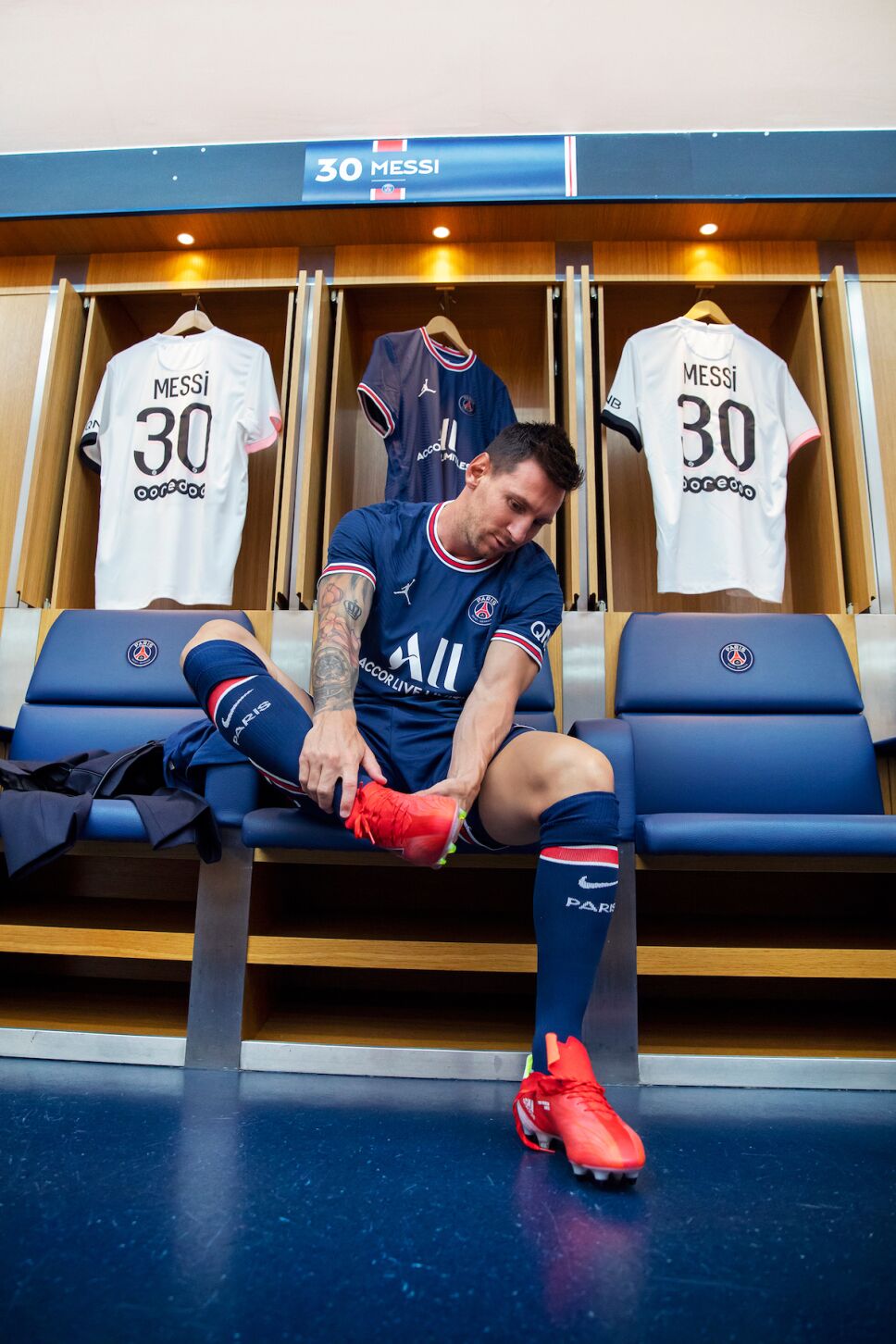 Messi en los vestidores del Paris Saint-Germain