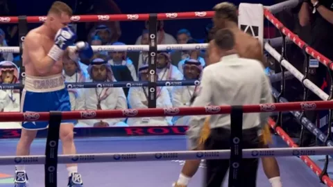 Canelo Álvarez en pelea con Scull en Arabia Saudita
