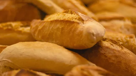 ¿Cuál es el otro nombre que tiene el bolillo con crema en Aguascalientes