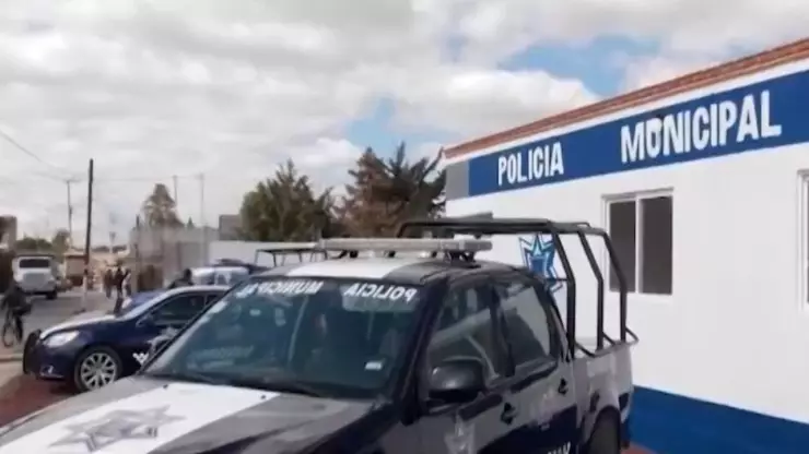 Roban armas 170 mil pesos policías: Comisaría Techaluta, Jalisco, víctima estafa telefónica