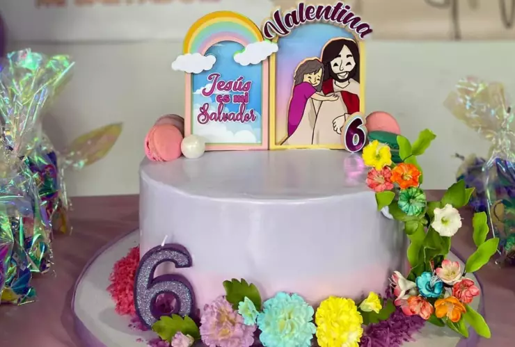 niña celebra sus seis años con temática de jesús.jpg