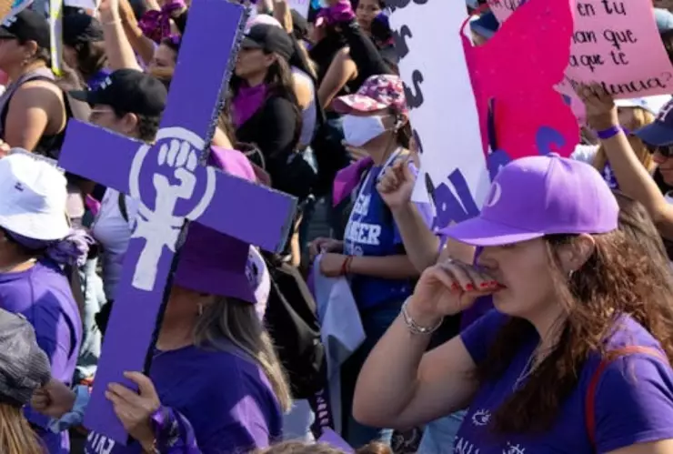 Qué-significan-el-verde-morado-y-otros-colores-que-se-usan-en-la-marcha-8m-2025