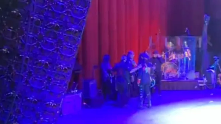 Se pantalla de escenario en concierto del Tri.jpg