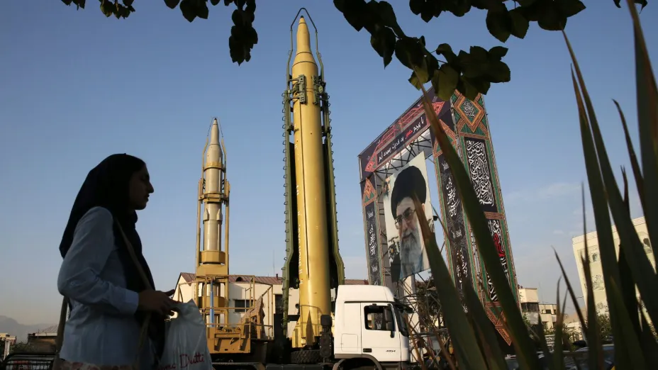 Irán lanza cohete con cargador de satélite.jpg