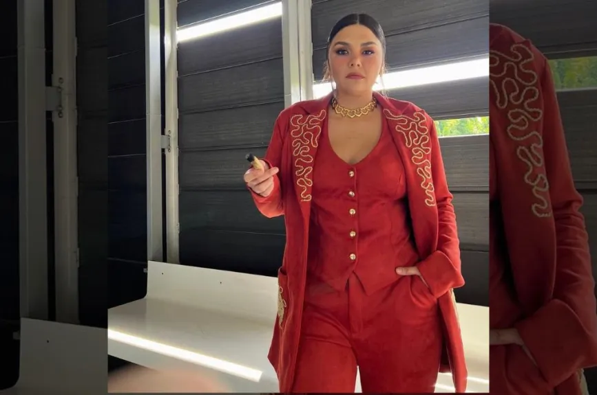 Yuridia de rojo.jpg