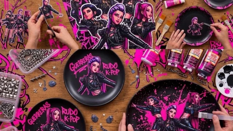Platos con estética Girl Crush en negro y rosa