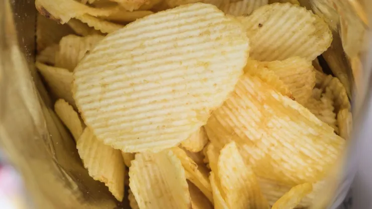 ¡Alerta máxima! Retiran famosa marca de papas fritas por bacteria que puede causar enfermedades graves