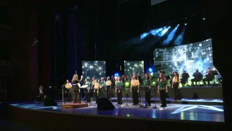 En Siria coro de mujeres interpreta clásicos de la música internacional.