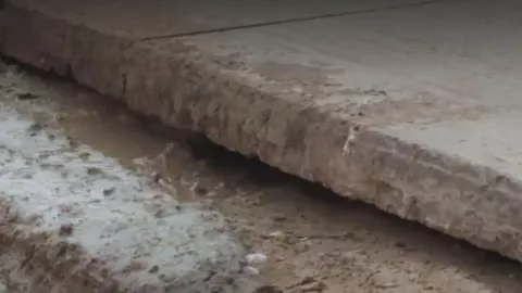 Socavón en la Vía Rápida Oriente