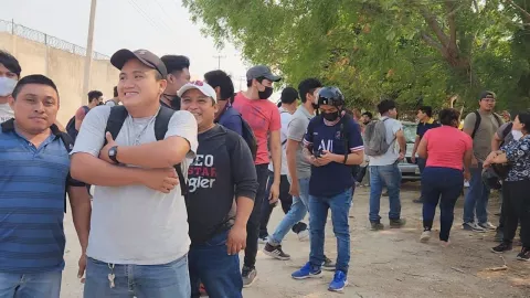 Empleados de una empresa en Teya reclaman el pago de utilidades