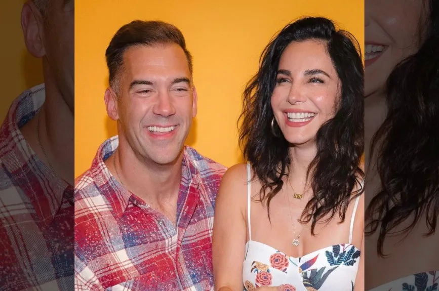 Martha y Lewis riendo.jpg