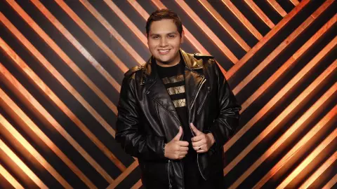 El cantante mexicalense Javier Doñates llega a La Voz.