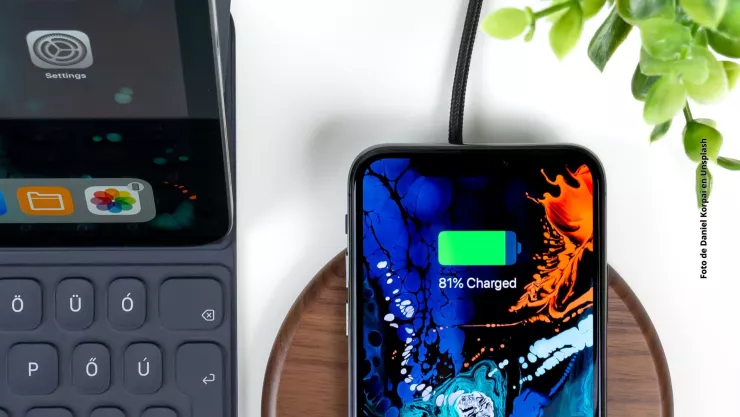 ¿Qué pasa si dejas cargando el celular toda la noche?