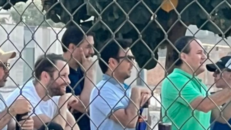 Imagen de Checo Pérez durante el partido de futbol de su hijo.jpg