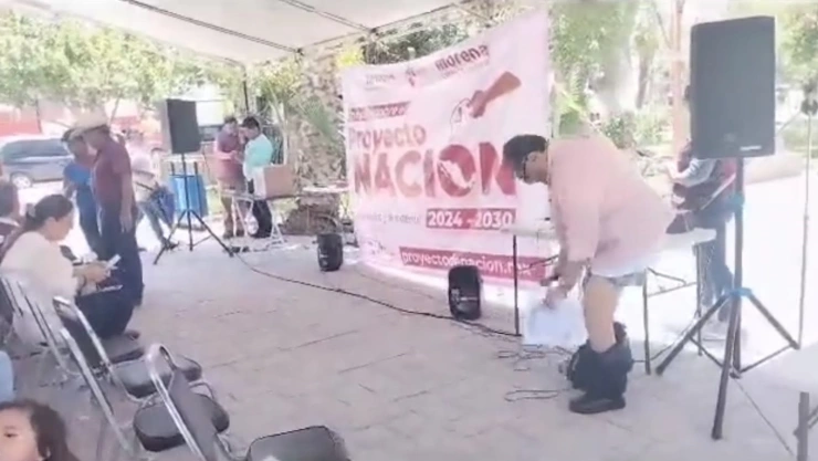 diputado sin pantalone.jpeg