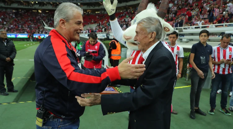 Chivas anunció la muerte de Javier Valle, leyenda Rojiblanca
