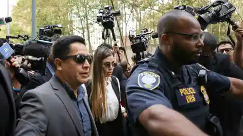 Emma Coronel Aispuro, la esposa de Joaquin Guzmán, el capo de la droga conocido como el Chapo, llega a corte federal de Brooklyn para escuchar la sentencia de Guzmán. 17 de julio de 2019. Imagen: Reuters