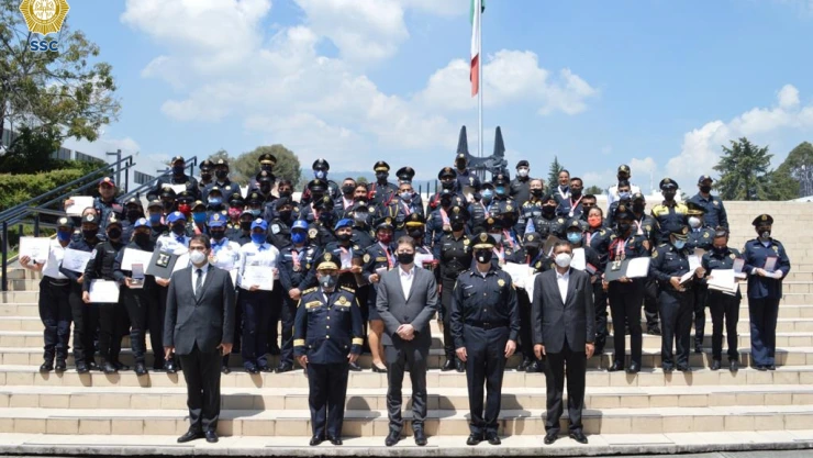 POLICÍAS-CONDECORADOS.jpg