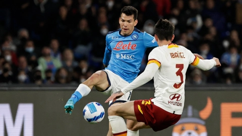 Chucky Lozano ante la Roma