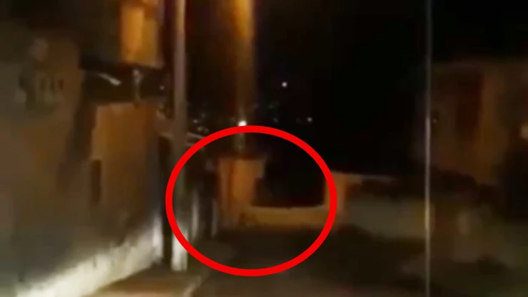 Viral: Video capta a “duendes” jugando detrás de un panteón