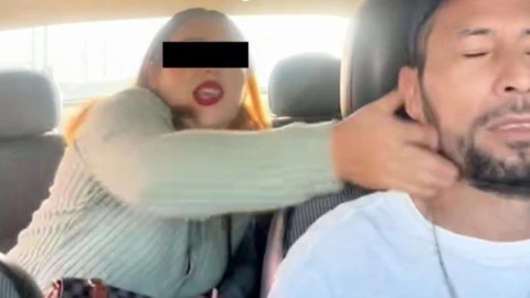 Pasajera acusa de acoso a chofer y lo golpea tras cancelar el viaje