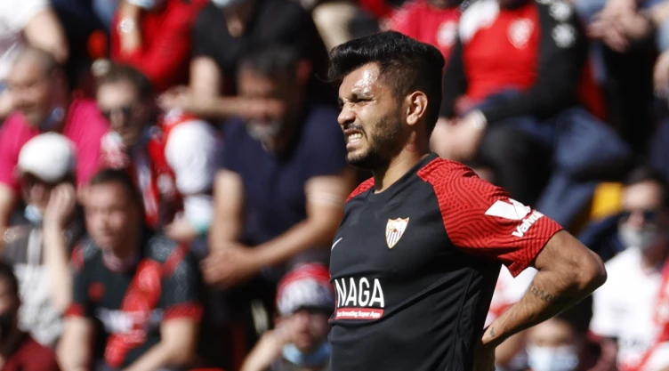Tecatito Corona con Sevilla