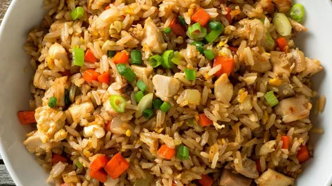 No lo tires: 4 ideas para reutilizar el arroz que qued&oacute; del d&iacute;a anterior (te chupar&aacute;s los dedos)