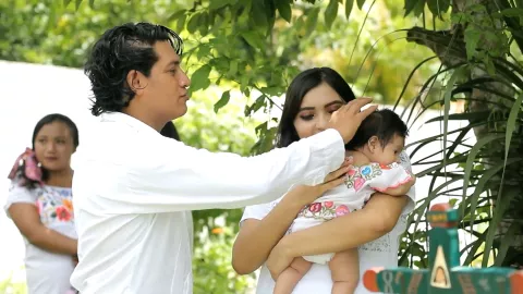 La ceremonia de Jéets’ Méek’ o bautizo maya