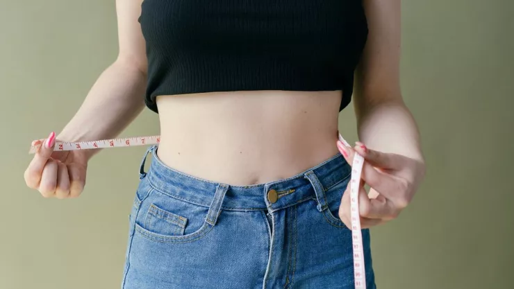 El ejercicio con el que lograrás tener la cintura más pequeña