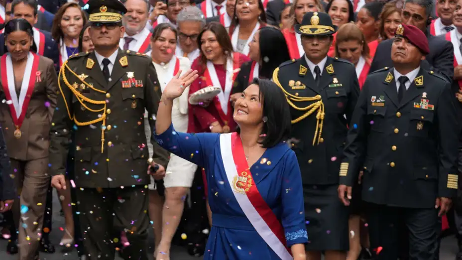 Keiko Fujimori, presidente de Perú, tras su toma de protesta en Lima.