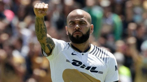 Pumas le exige a Dani Alves millonaria indemnización