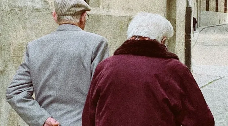 hombre-golpea-asalta-pareja-ancianos-michoacan.jpg